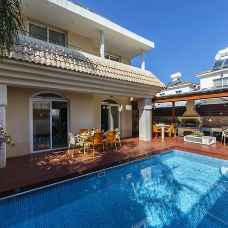You And Your Family Will Love This Villa, Protaras 1435 Паралимни