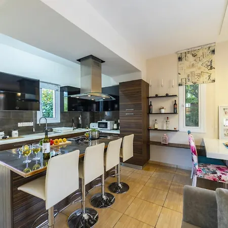 You And Your Family Will Love This Villa, Protaras 1435 Вилла Паралимни